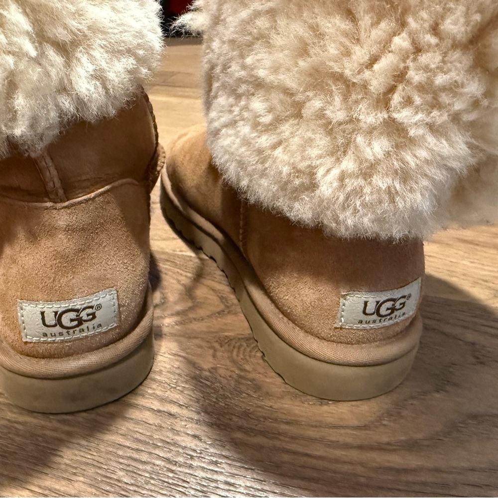 Bailey Button Uggs - Size 9 - Great Condition - image 7